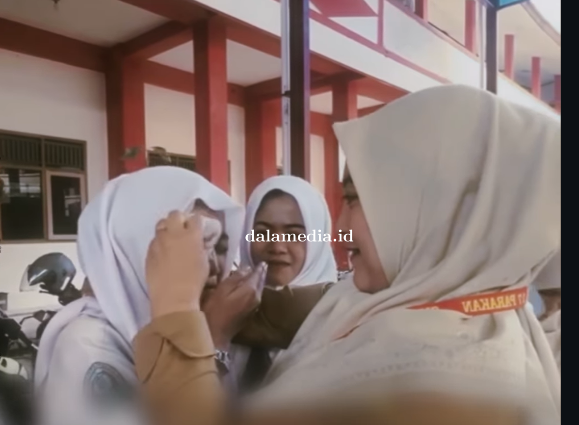 Viral Guru SMK Hapus Makeup Siswi di Halaman Sekolah, Tuai Pro dan Kontra Warganet